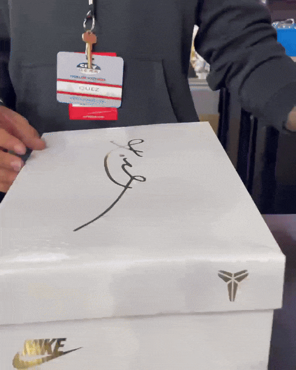 Kobe x 耐克AF1」联名黑金限定曝光！九游会·j9网站全球限量8000双！「科比(图1)