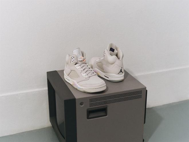 来越近了看看各家品牌带来了怎样的乙巳蛇年特别款j9九游会入口每周鞋报 特别篇 02：春节越(图25)