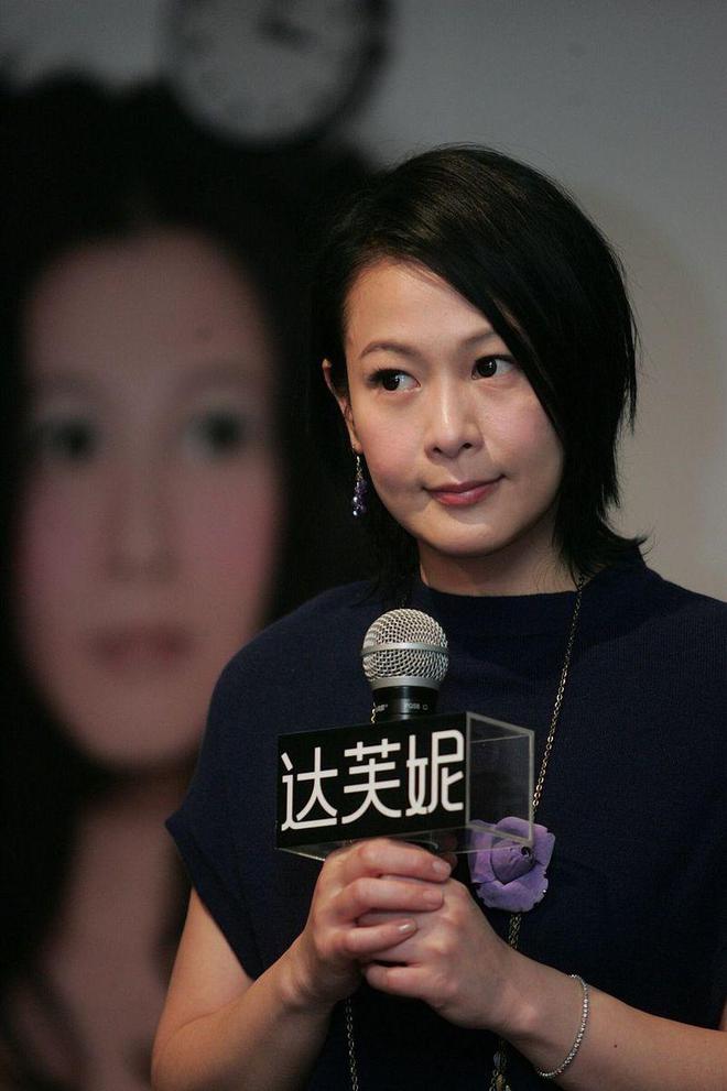 关6000家店亏40亿都是红颜祸水J9数字平台“一代鞋王”达芙妮没落(图3)